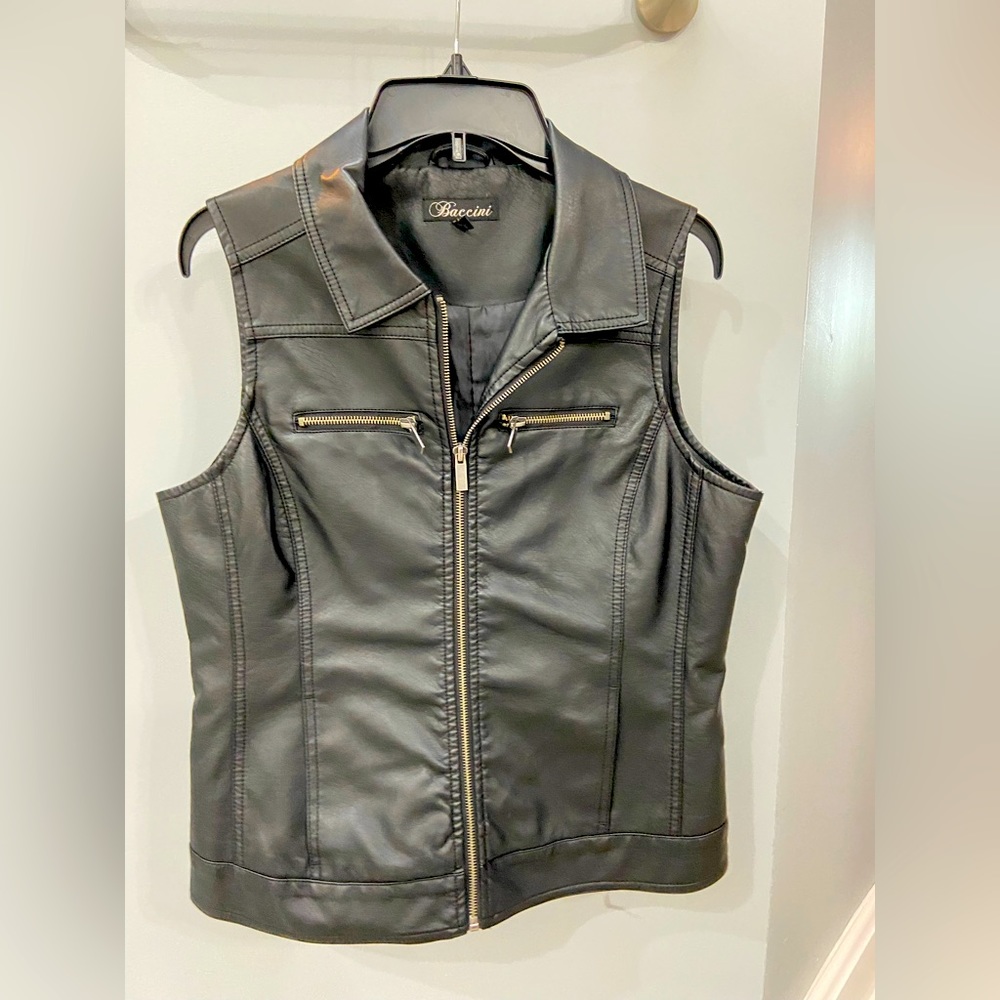 Faux black leather vest. Silver zipper details.